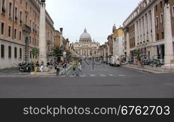 Blick auf die Altstadt in Rom mit Blick auf den Petersdom