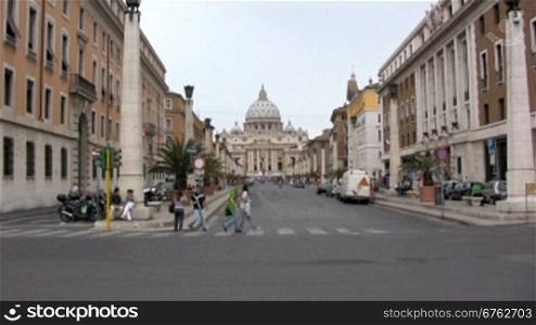 Blick auf die Altstadt in Rom mit Blick auf den Petersdom