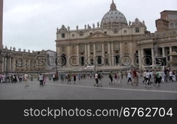 Blick auf die Altstadt in Rom mit Petersdom
