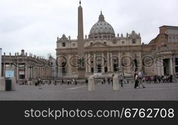 Blick auf die Altstadt in Rom mit Petersdom