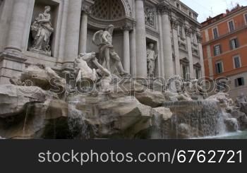 Blick auf die Altstadt in Rom mit Trevi-Brunnen