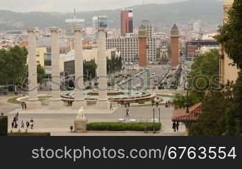 Blick auf die Quatre Columnes und die venezianischen Ziegeltnrme, am Montjunc in Barcelona.