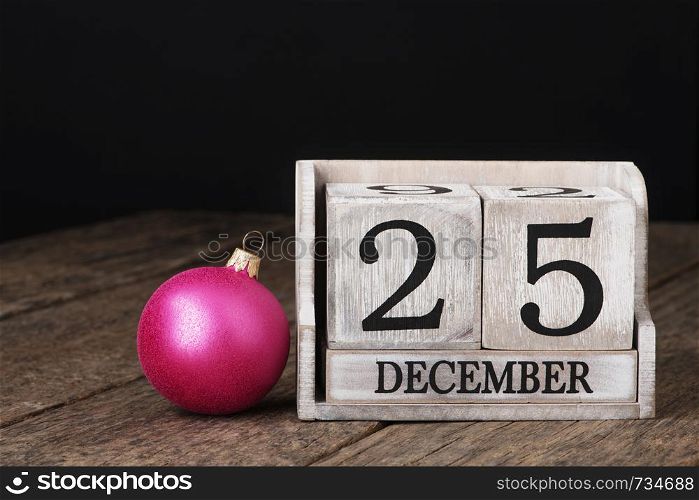 Block calendar date 25 and month december