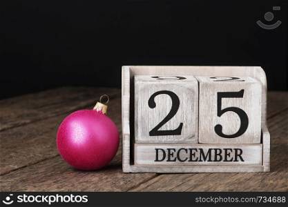 Block calendar date 25 and month december