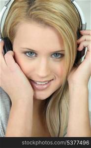 Blond girl posing with headphones