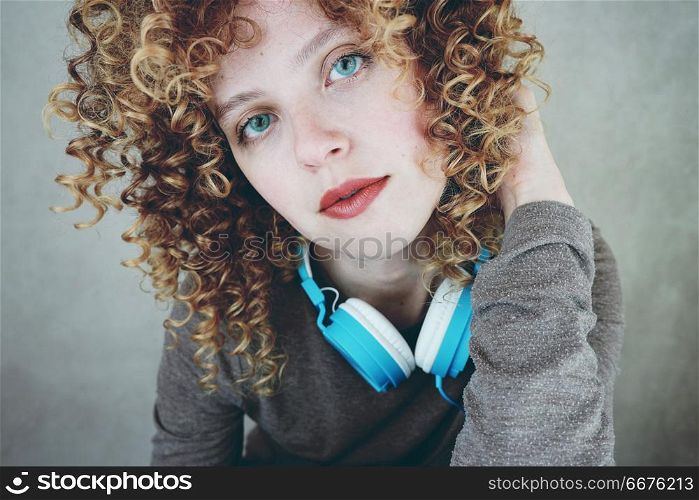 Blonde woman listening to music with her headphones