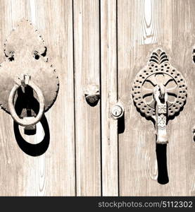 blur in iran antique door entrance and decorative handle for background