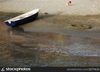 Boat on the beach, Italian Riviera, Cinque Terre National Park, Il Porticciolo, Vernazza, La Spezia, Liguria, Italy