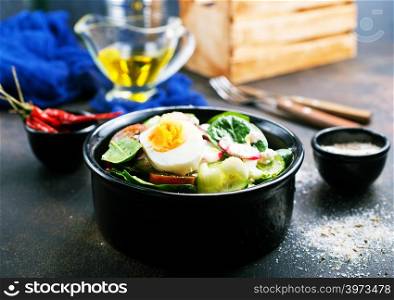 boiled eggs with vegetables in black bowl