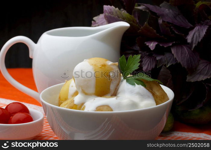 Boiled potatoes with parsley and sour cream