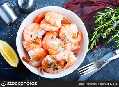 boiled shrimps in bowl and on atable