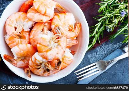 boiled shrimps in bowl and on atable