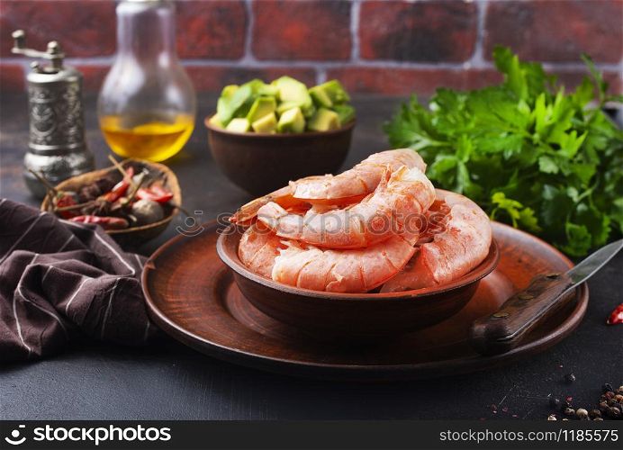 boiled shrimps in bowl, shrimps with spice