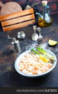 boiled shrimps with fresh lemon in bowl, diet food