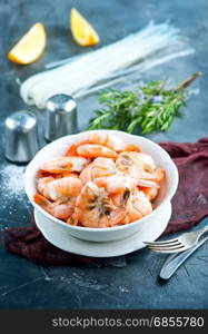 boiled shrimps with salt and fresh lemon