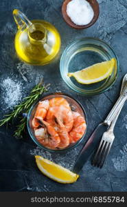 boiled shrimps with salt and fresh lemon