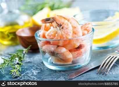 boiled shrimps with salt and fresh lemon