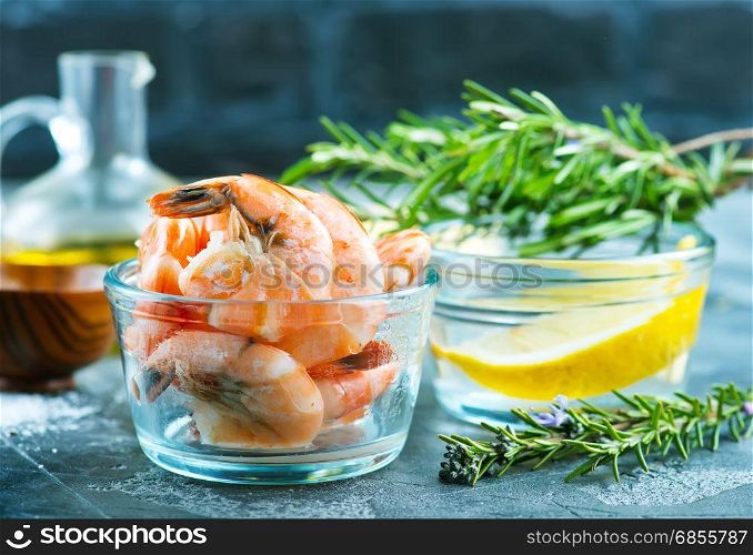 boiled shrimps with salt and fresh lemon
