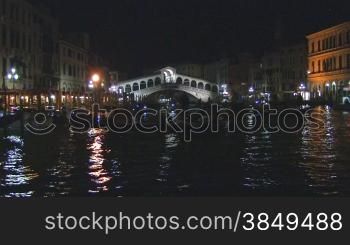 Bootsfahrt bei Nacht in Rialto