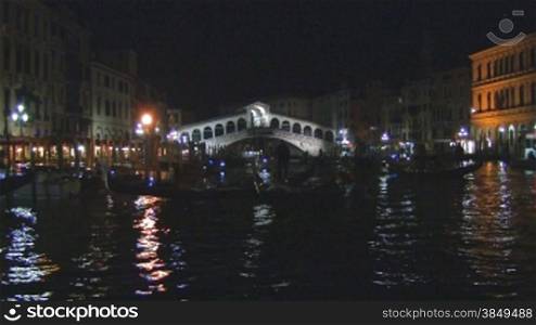 Bootsfahrt bei Nacht in Rialto
