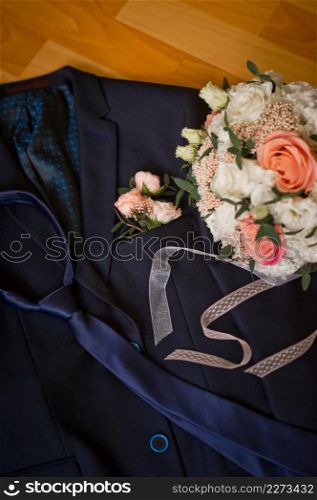 Bouquet and attire of the bride and groom before the wedding.. Elements of jewelry of the bride and grooms attire 3896.