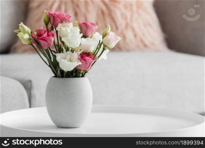 bouquet roses vase with copy space. Resolution and high quality beautiful photo. bouquet roses vase with copy space. High quality beautiful photo concept