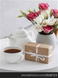 bouquet roses vase wrapped gift cup tea