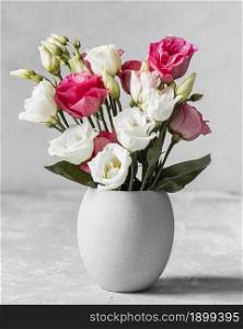 bouquet roses white vase. Resolution and high quality beautiful photo. bouquet roses white vase. High quality beautiful photo concept