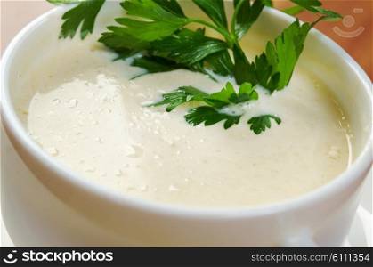 bowl of creamy cauliflower soup
