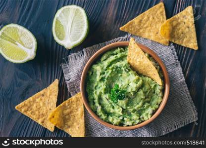 Bowl of guacamole with tortilla chips: top view