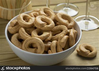 Bowl with fresh traditional Italian Tarallini close up as snack