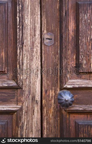brass brown knocker and wood glass door caronno varesino varese italy