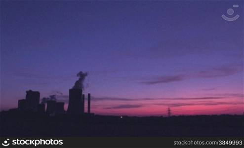 Braunkohlekraftwerk vor Abendstimmung, Rheinland, Deutschland