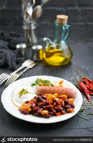 breakfast on plate, fried egg with sausages on plate