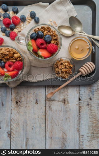 Breakfast parfait with homemade granola, fresh fruits and yogurt