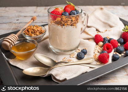 Breakfast parfait with homemade granola, fresh fruits and yogurt.