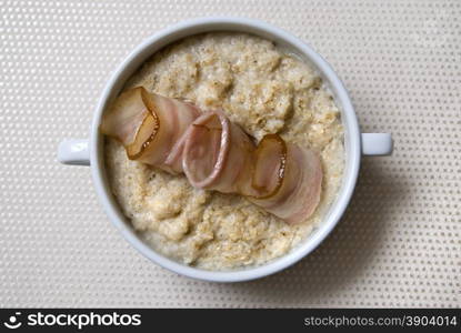 breakfast with oat and bacon