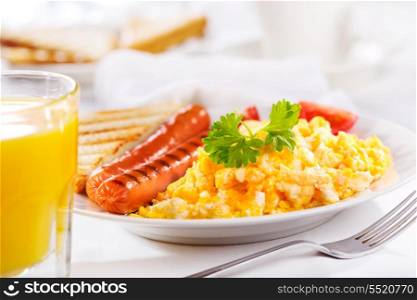 breakfast with scrambled eggs and sausages