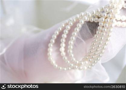 Bridal pearl necklace