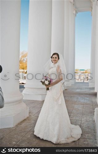 Bride in white columns.. Bride with the white columns 3918.