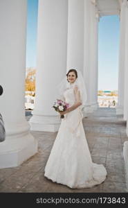 Bride in white columns.. Bride with the white columns 3918.