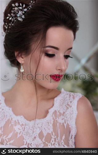 Bride portrait. Wedding makeup, red lips. Clip in hair.
