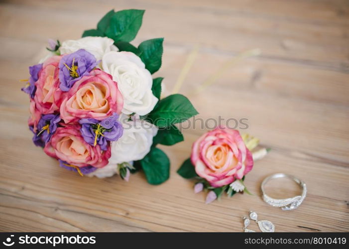 bride&rsquo;s necklace and earrings is ready for bride&rsquo;s best day