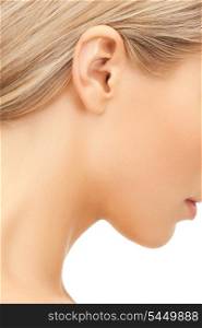 bright closeup picture of woman&#39;s ear