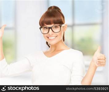 bright picture of lovely businesswoman with thumbs up
