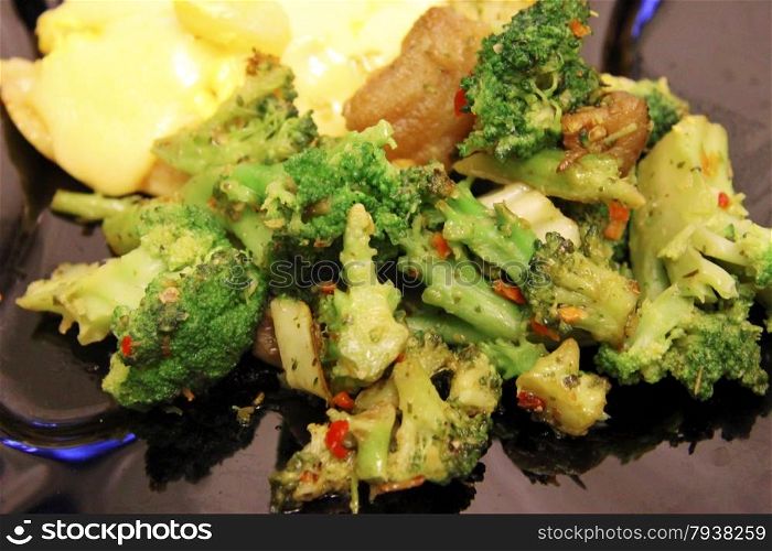 Broccoli and chicken with mushrooms and cheese