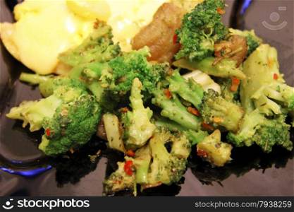 Broccoli and chicken with mushrooms and cheese