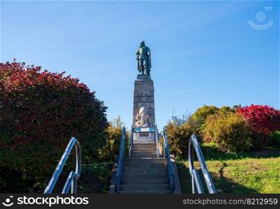 Bronze statue and monument to Samuel de Ch&lain in Plattsburgh in the northern part of New York State. Statue of Samuel de Ch&lain in Plattsburgh New York State