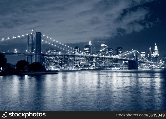 Brooklyn Bridge and Manhattan skyline at night