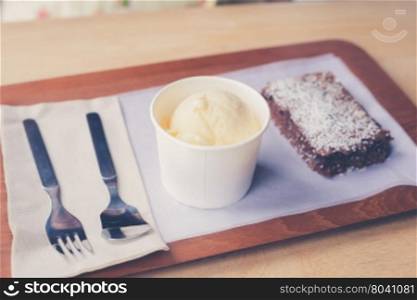 brownie with icecream